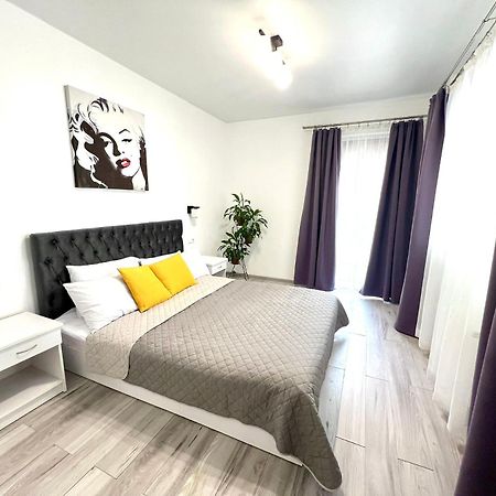 Osapart Comfortable Apartment In A Complex Great Britain Lviv Exteriör bild