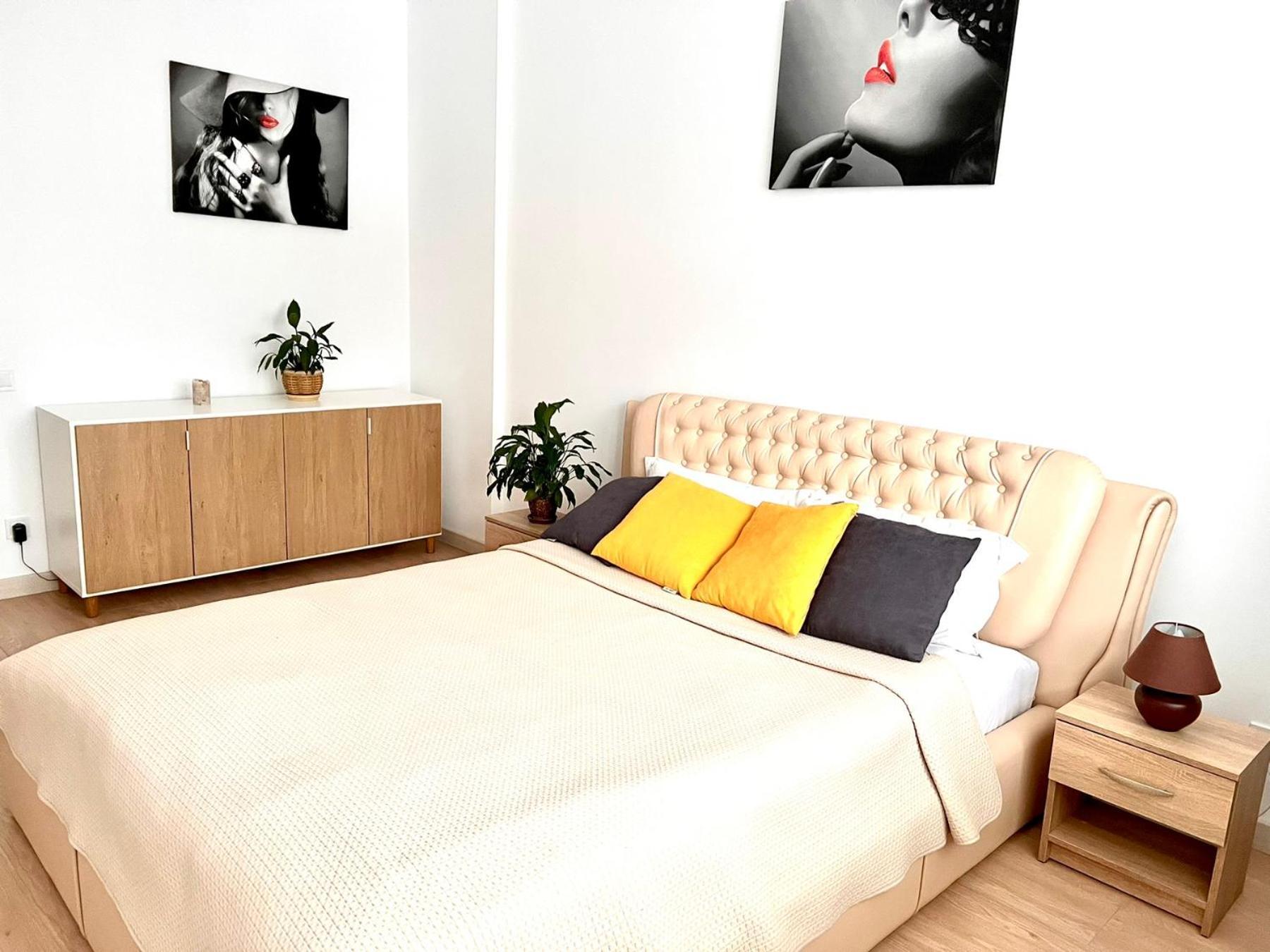 Osapart Comfortable Apartment In A Complex Great Britain Lviv Exteriör bild